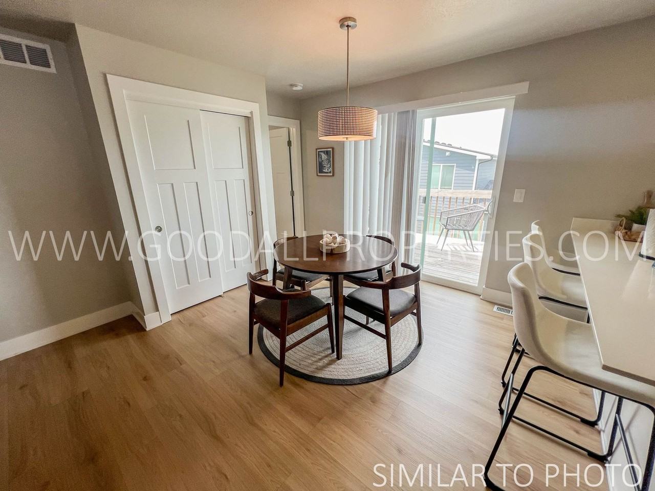 610 Ne Hunter Dr - Photo 3 of 19