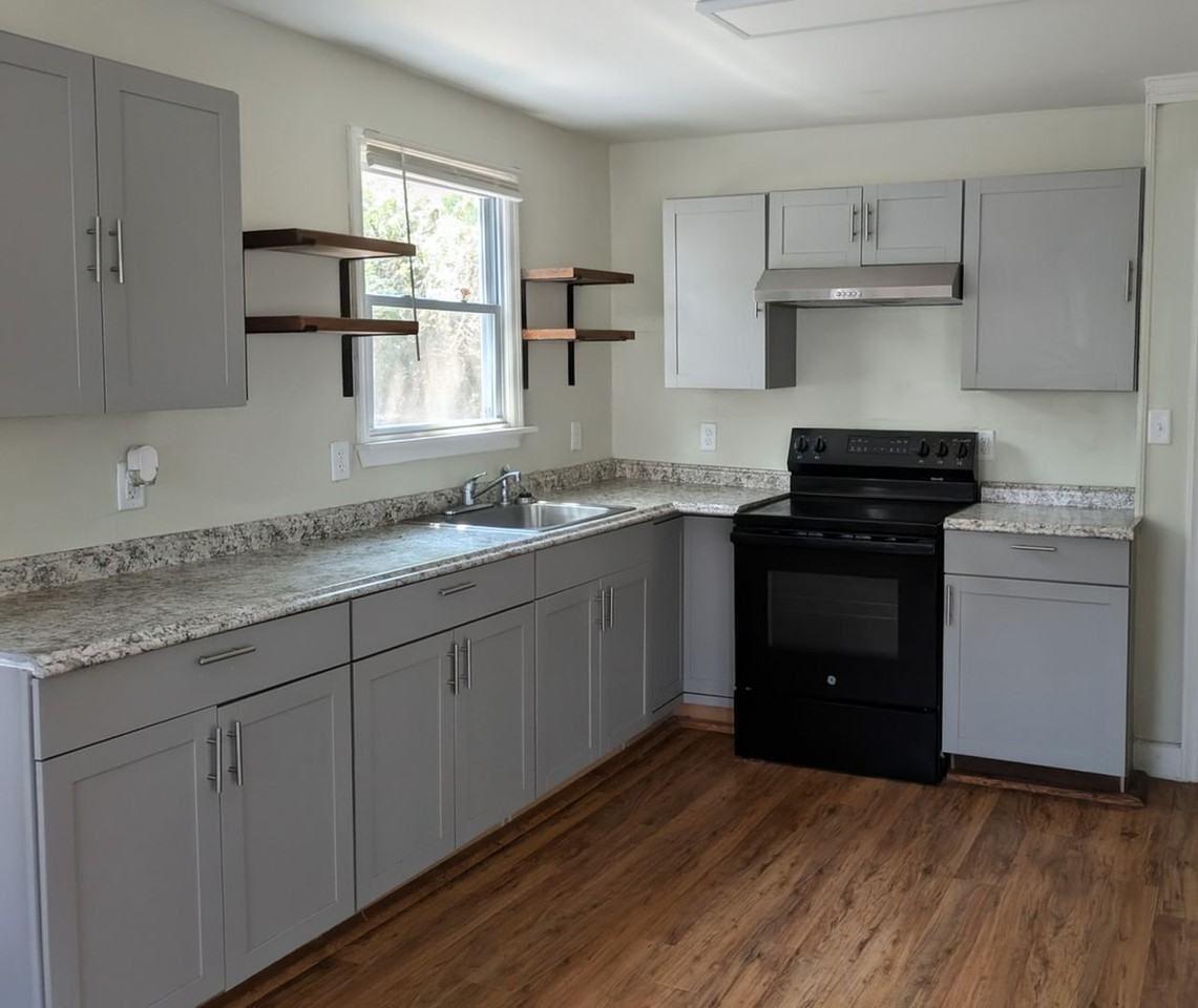 906 Central Ave - Photo 2 of 10