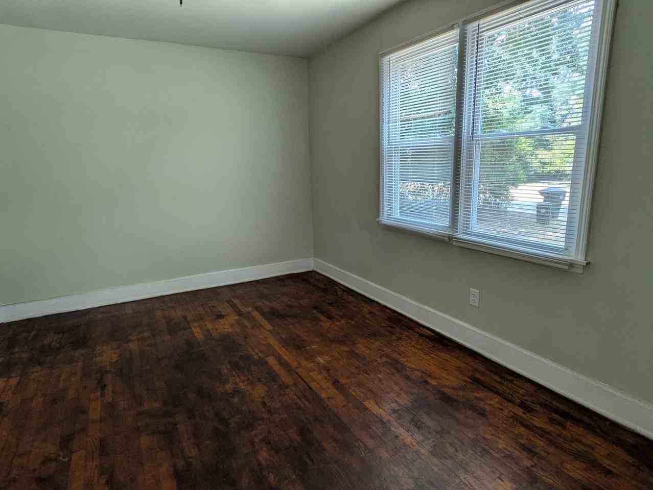 906 Central Ave - Photo 7 of 10