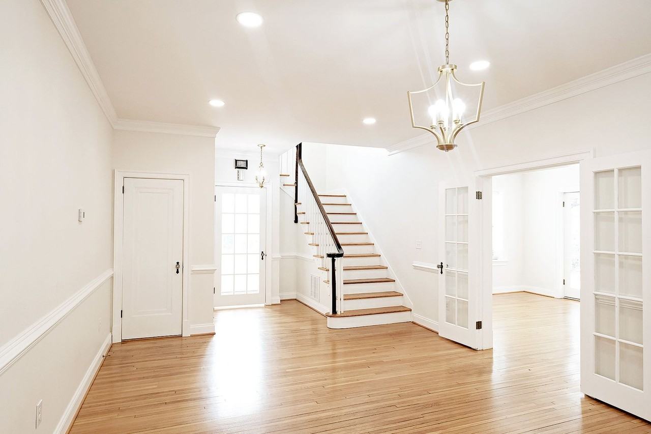 675 Evergreen Ave - Photo 4 of 30