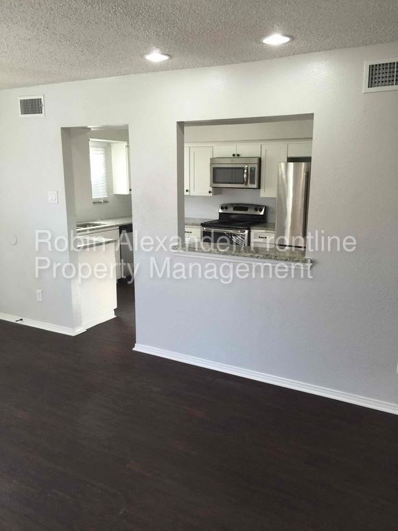 2236 Irwin St - Photo 2 of 23