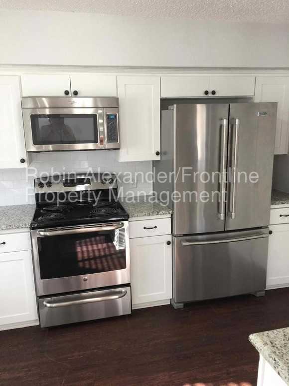 2236 Irwin St - Photo 3 of 23