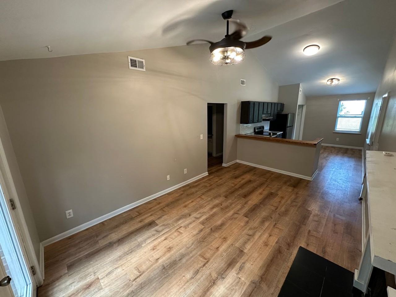 4630 Woodside Dr - Photo 2 of 11