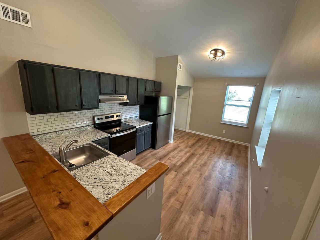 4630 Woodside Dr - Photo 3 of 11