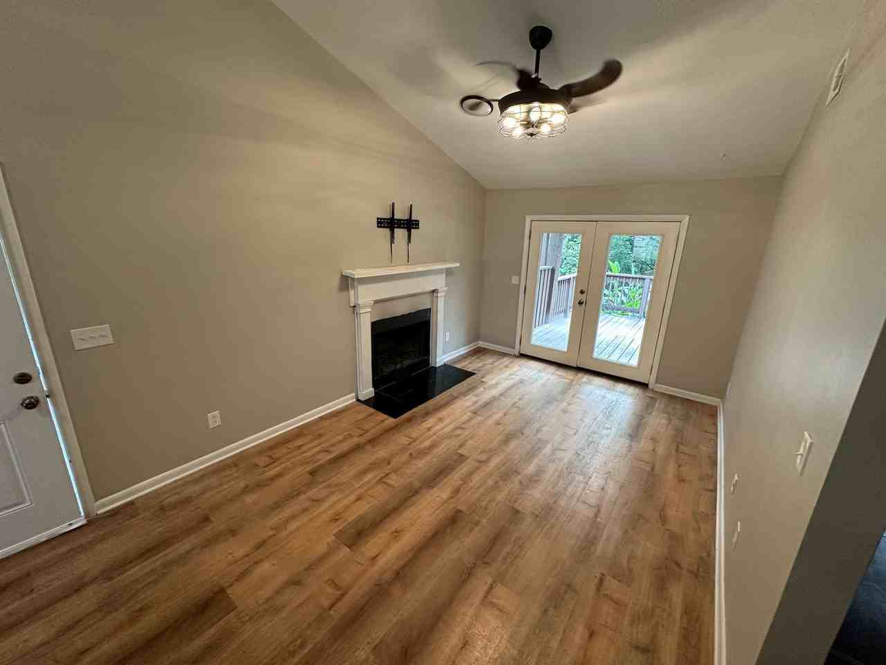 4630 Woodside Dr - Photo 6 of 11