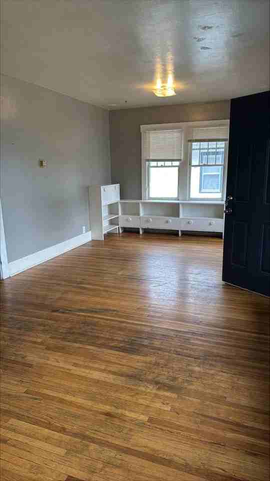 925 22nd St - Photo 7 of 16
