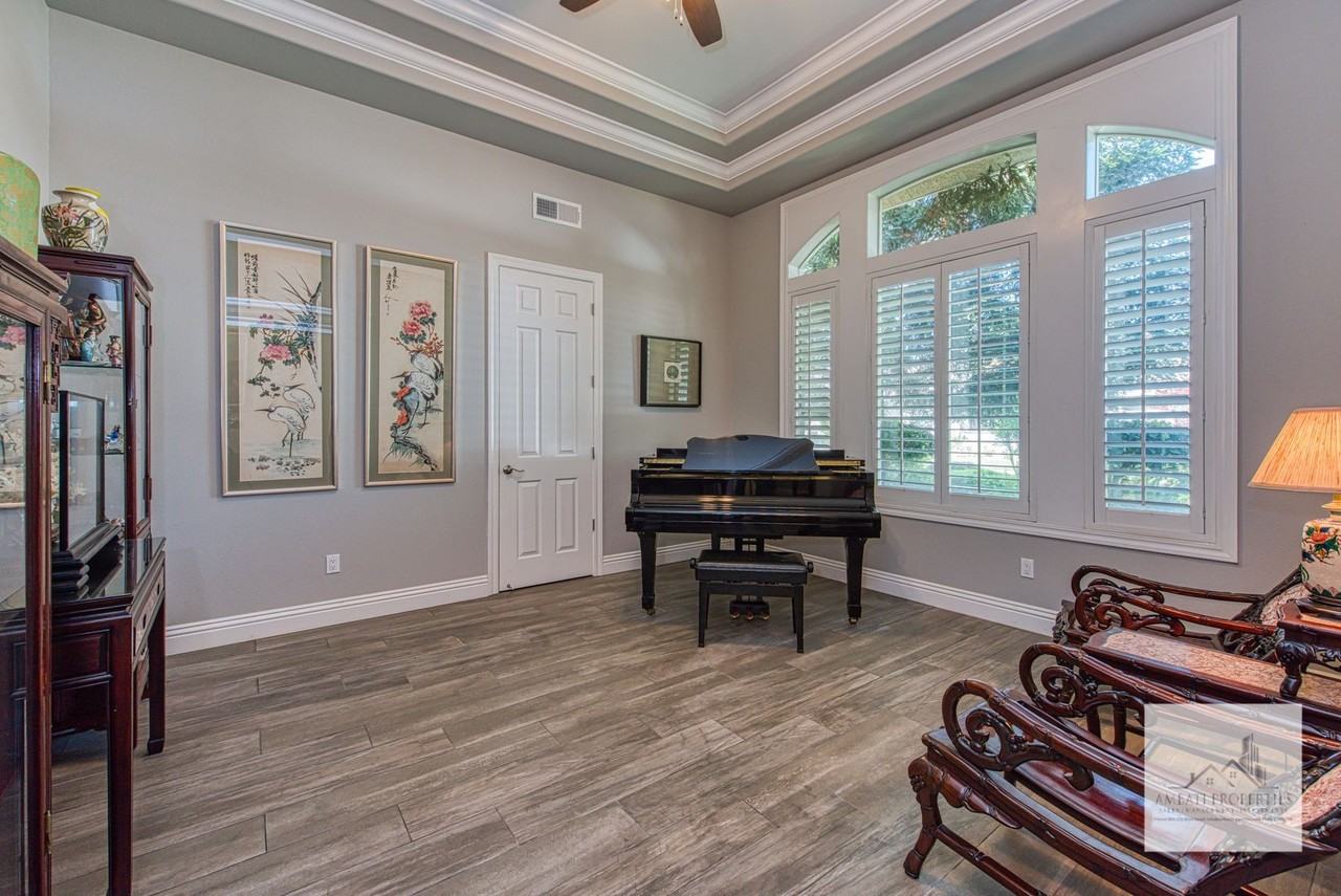 10234 N Rowell Ave - Photo 7 of 28