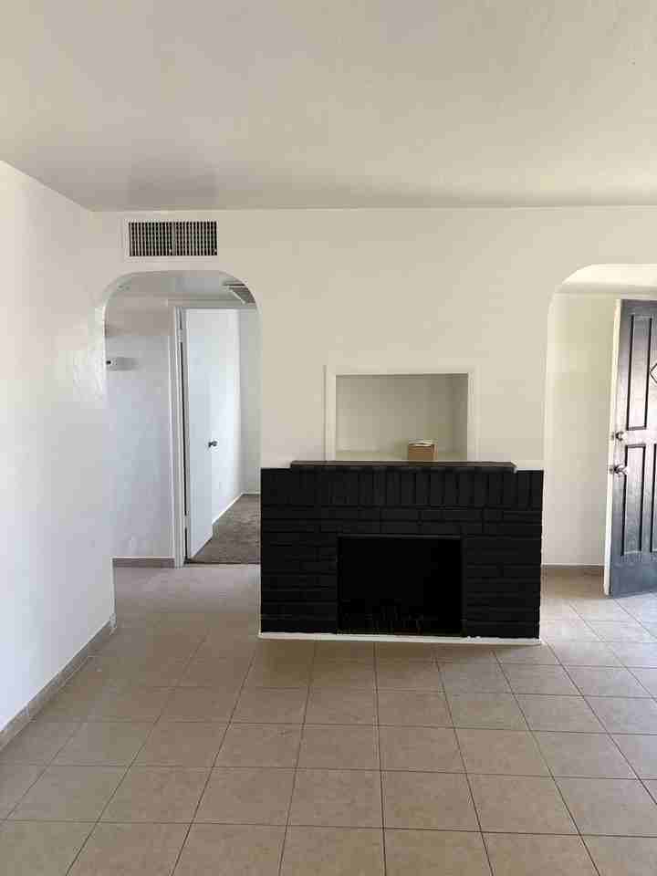 8815 N 28th Ave #1 - Photo 3 of 19
