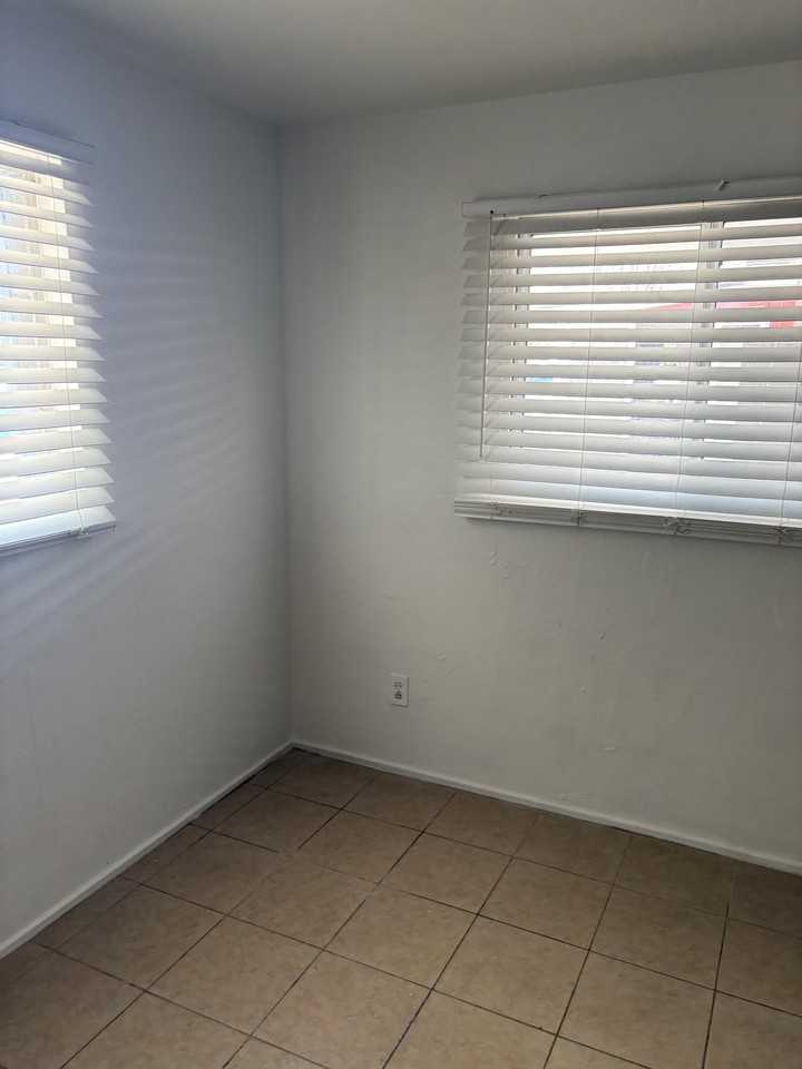 8815 N 28th Ave #1 - Photo 4 of 19