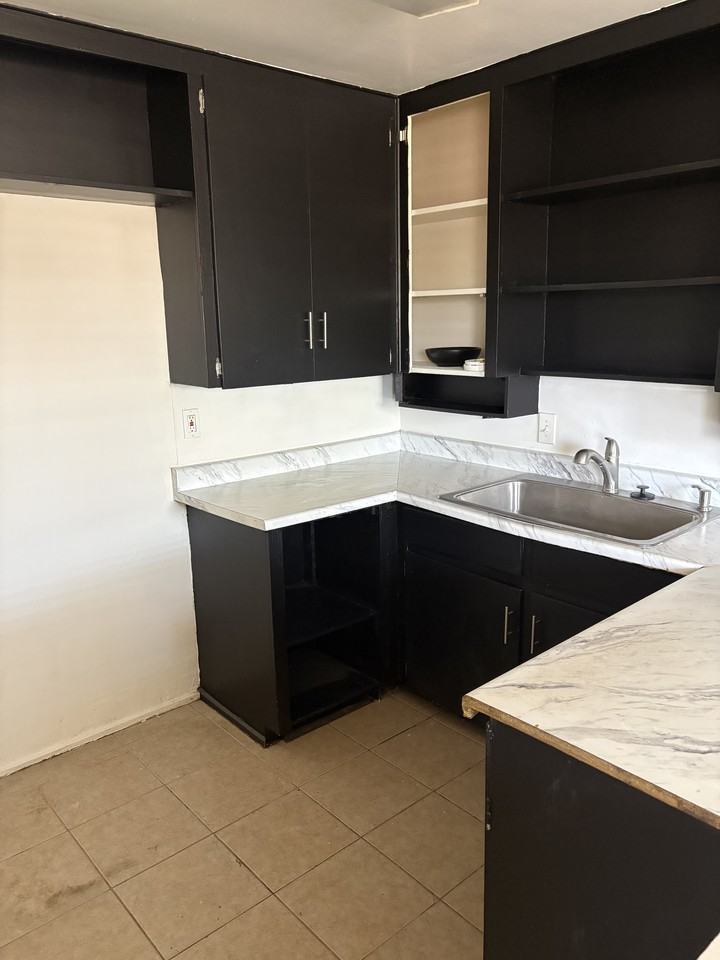 8815 N 28th Ave #1 - Photo 5 of 19