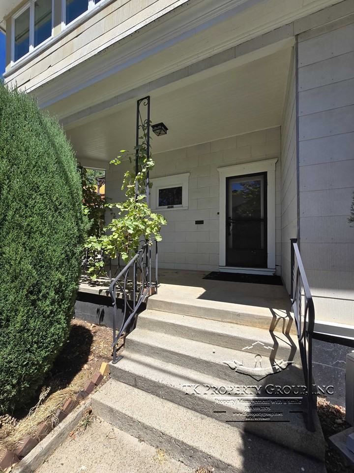 210 N Auburn St #1 - Photo 3 of 43