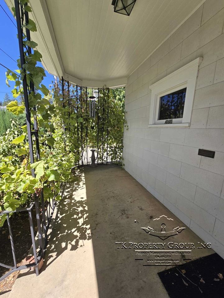 210 N Auburn St #1 - Photo 4 of 43