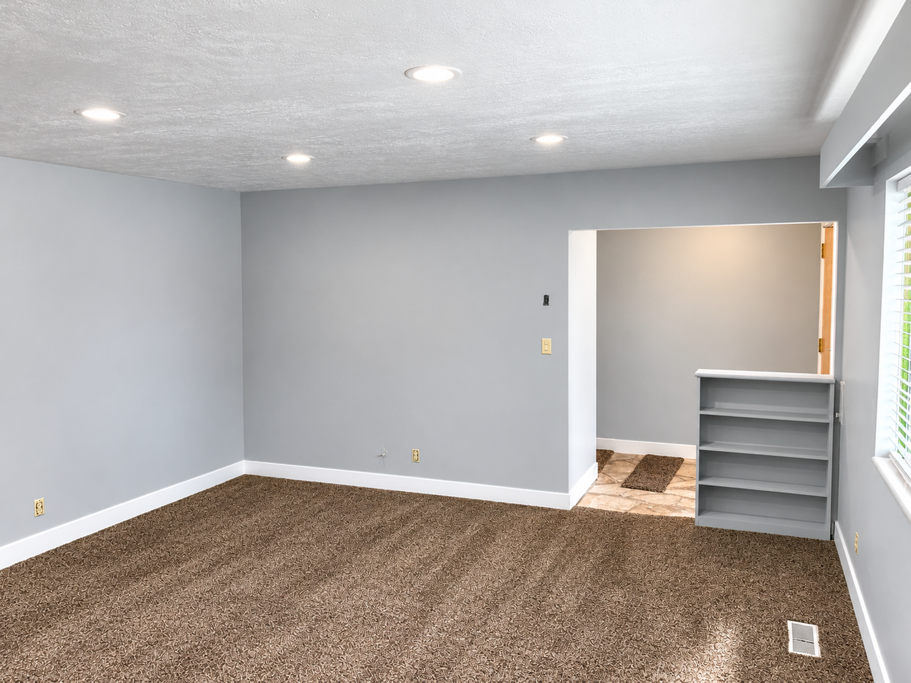 2818 S 450 W - Photo 4 of 16