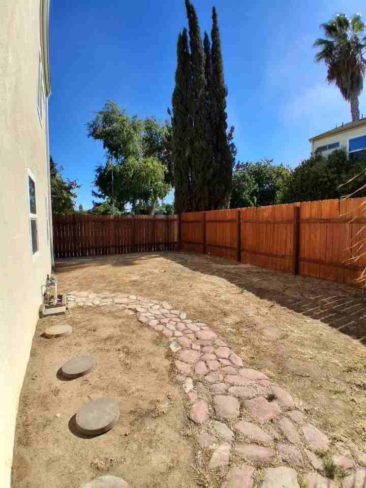 2521 N Selland Ave - Photo 5 of 19