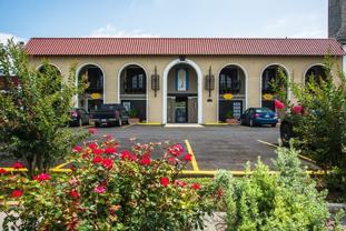 Courtyard Villas Apartments - Photo 1 of 1