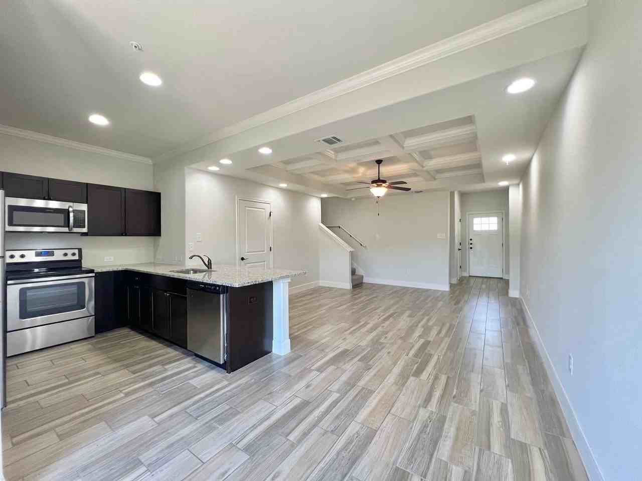 6310 Melanzane Ave - Photo 5 of 20