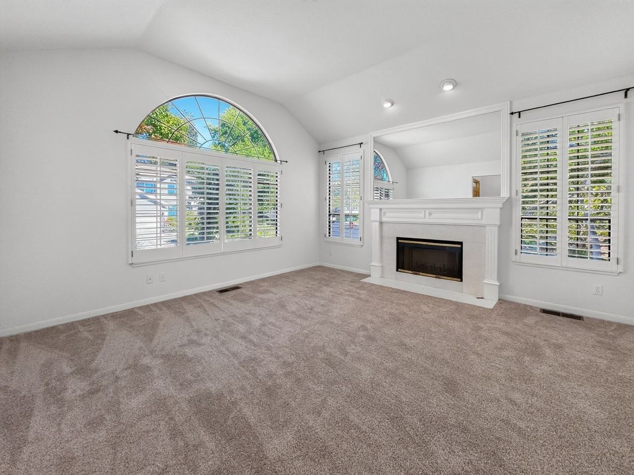 507 Woodfern Ct - Photo 4 of 50
