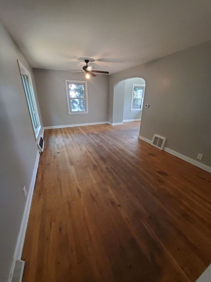 1018 E Wilbur Ave - Photo 4 of 12