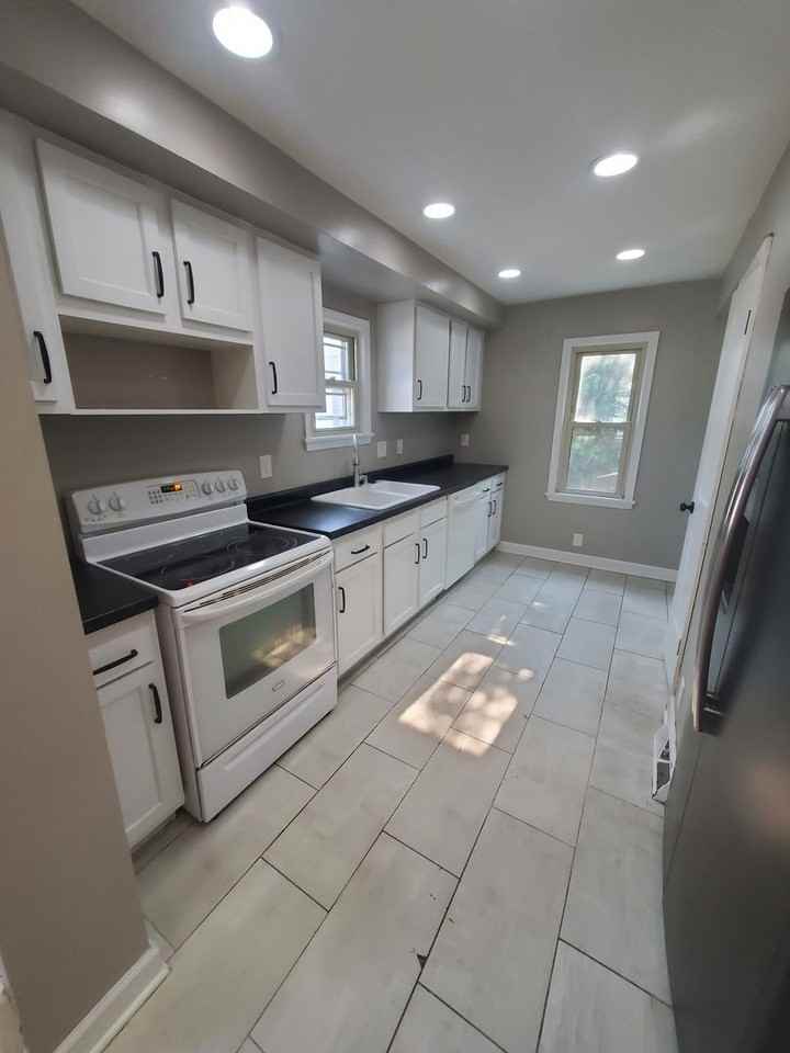 1018 E Wilbur Ave - Photo 7 of 12
