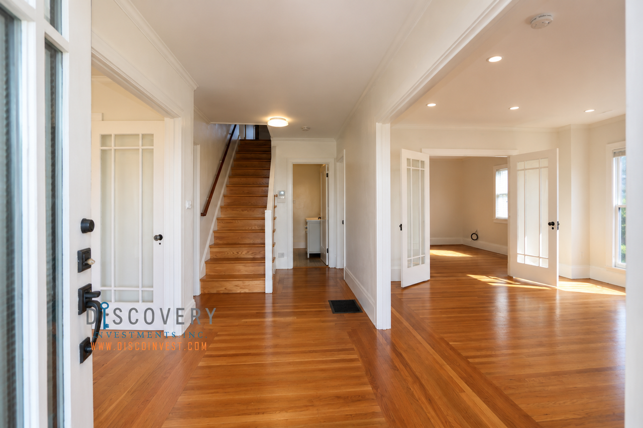 1122 Winsor Ave - Photo 2 of 37