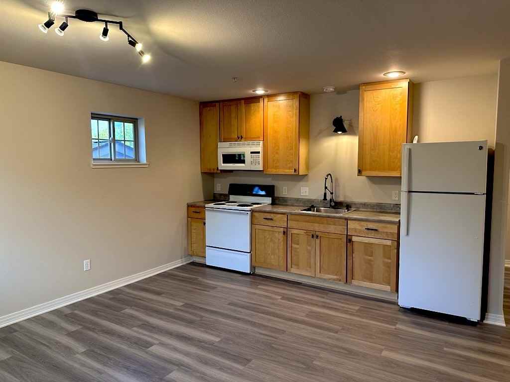 901 Spruce St #D - Photo 3 of 33