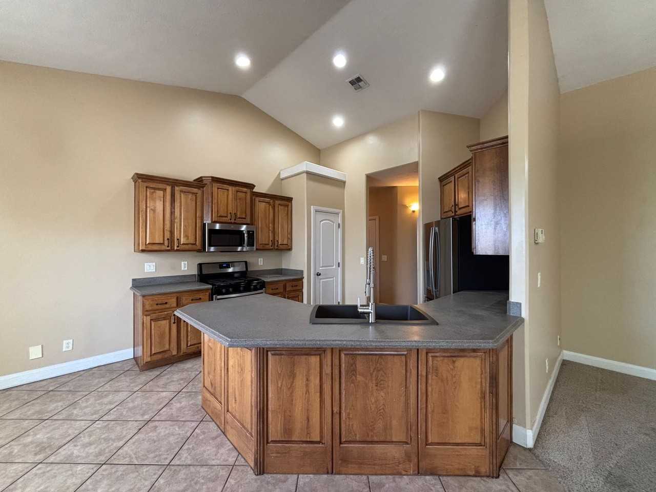 1630 E 2450 S #32 - Photo 7 of 29