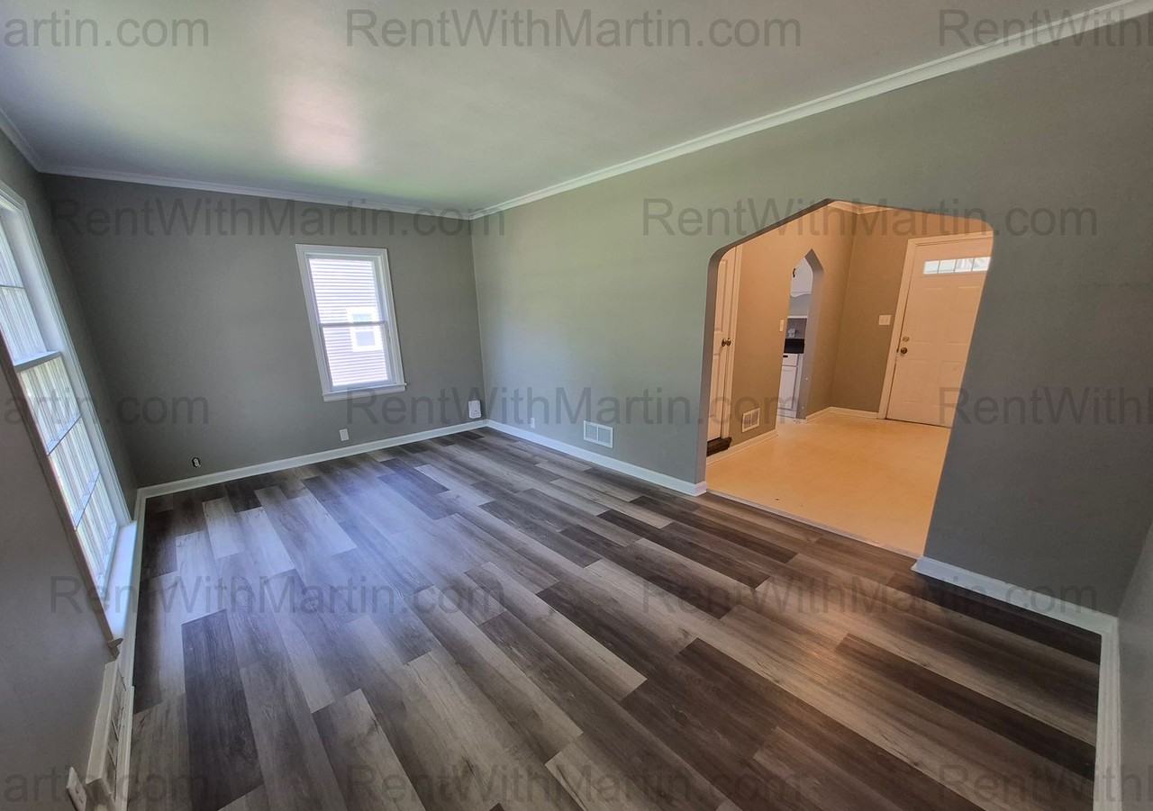 925 Hammond Ave - Photo 3 of 20