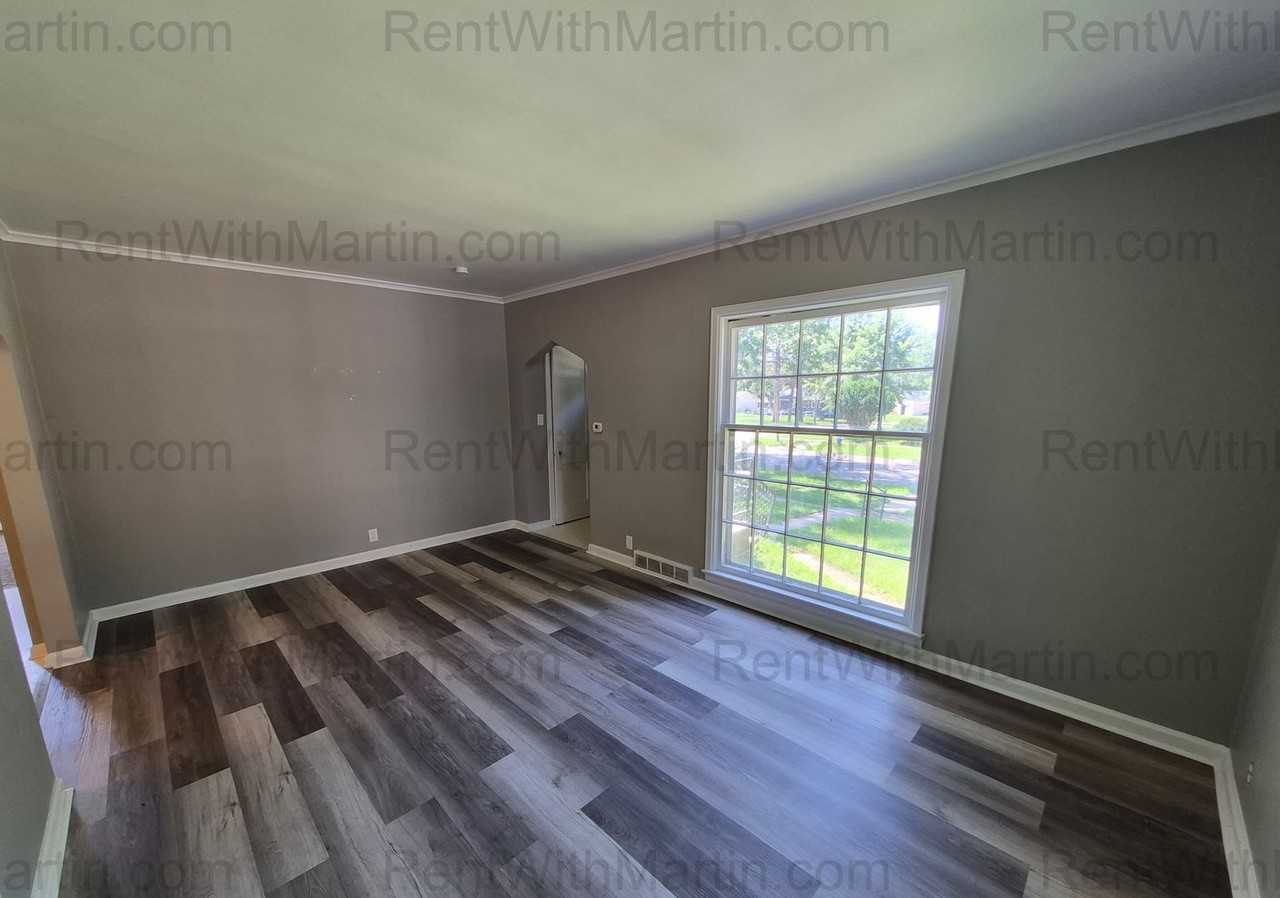 925 Hammond Ave - Photo 4 of 20