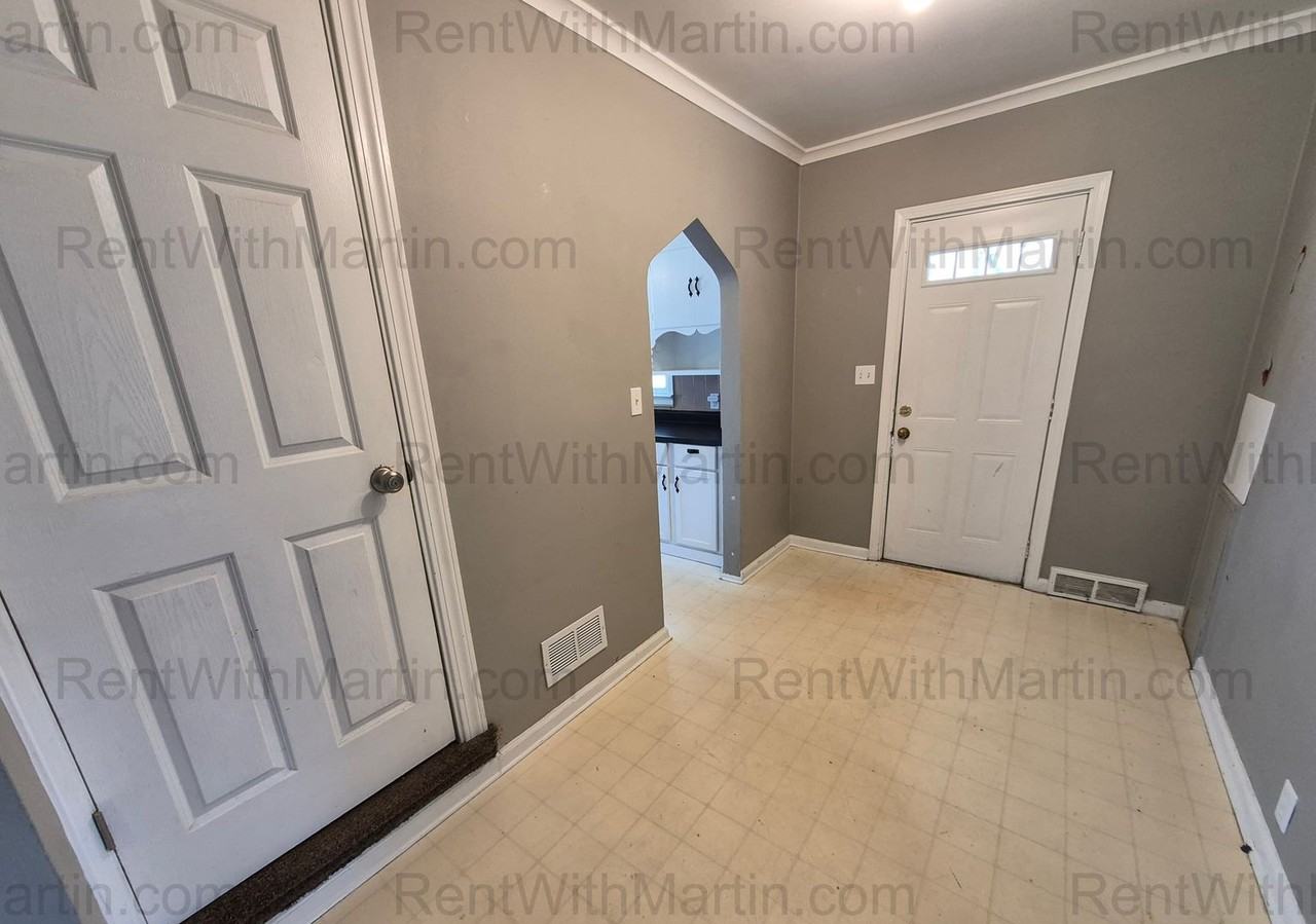 925 Hammond Ave - Photo 5 of 20