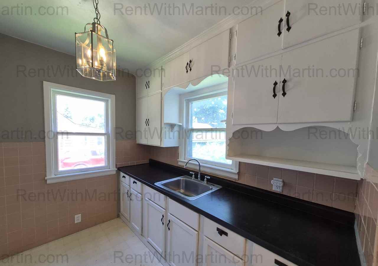 925 Hammond Ave - Photo 7 of 20