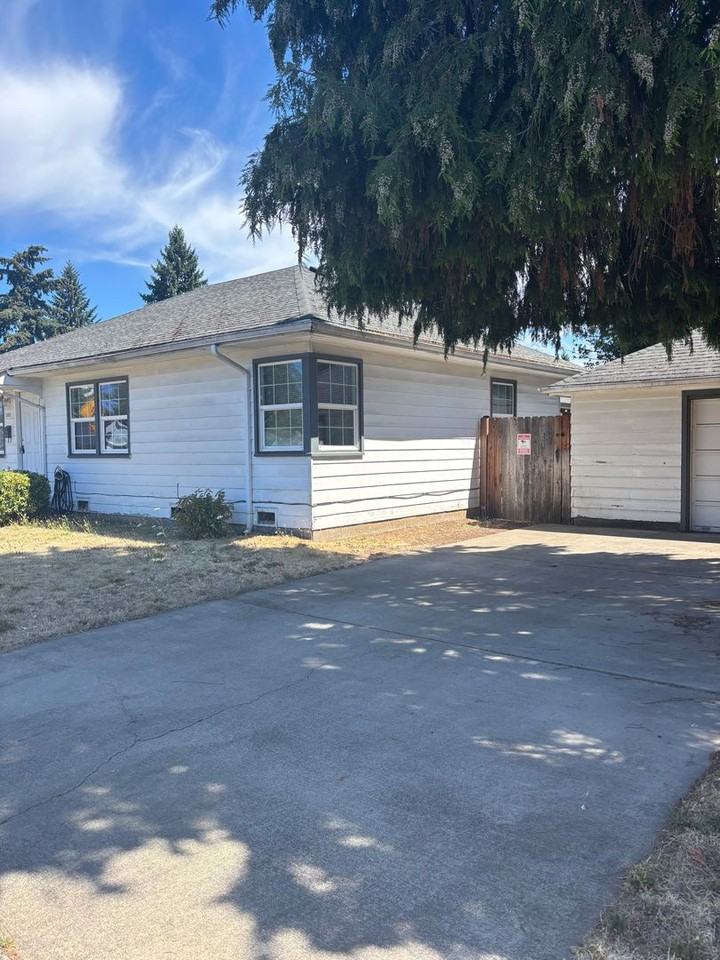 2811 Grand Blvd - Photo 2 of 16