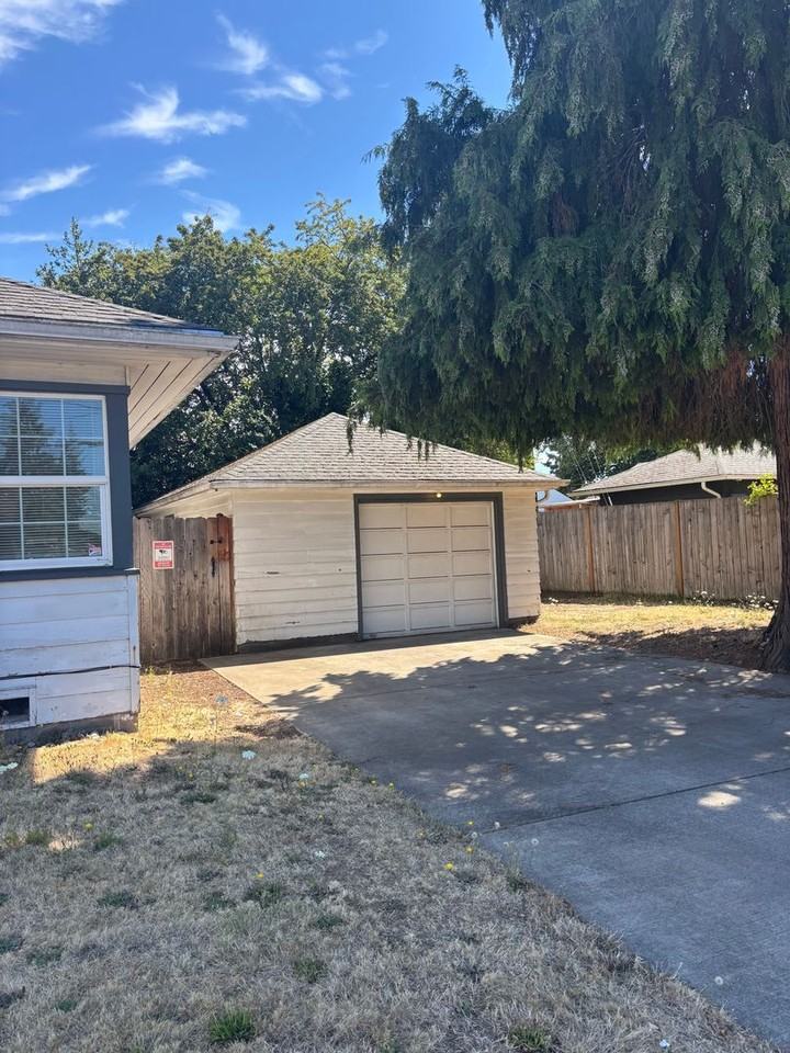 2811 Grand Blvd - Photo 3 of 16