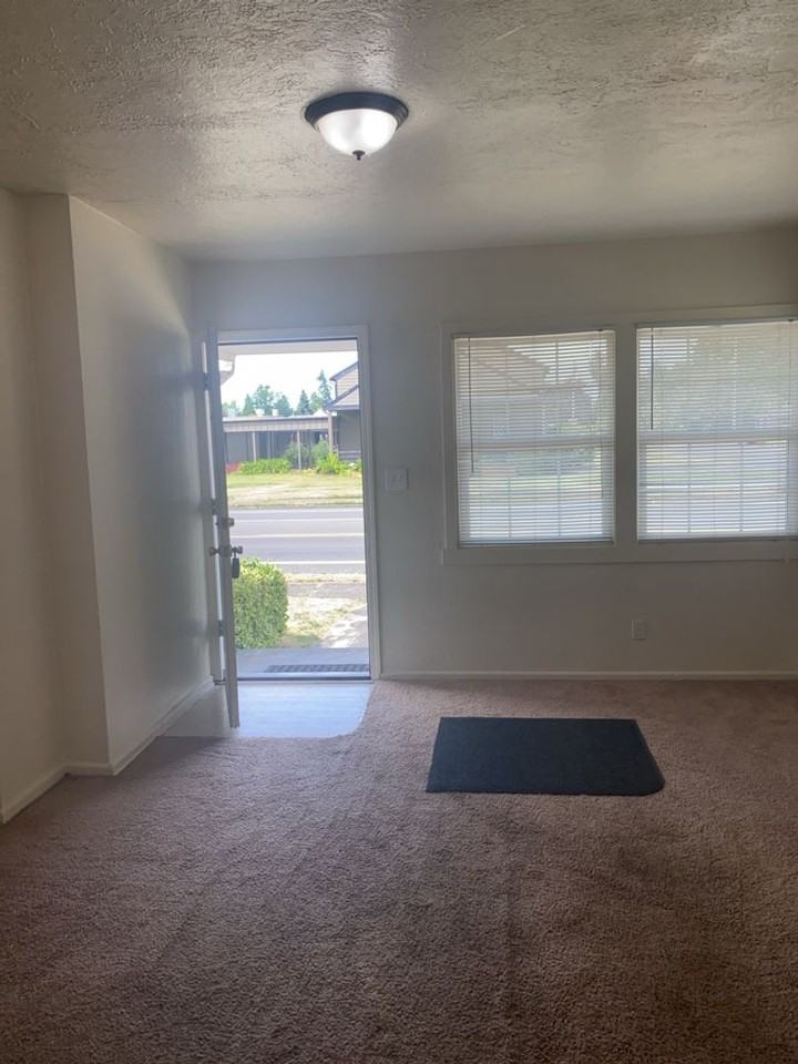 2811 Grand Blvd - Photo 4 of 16