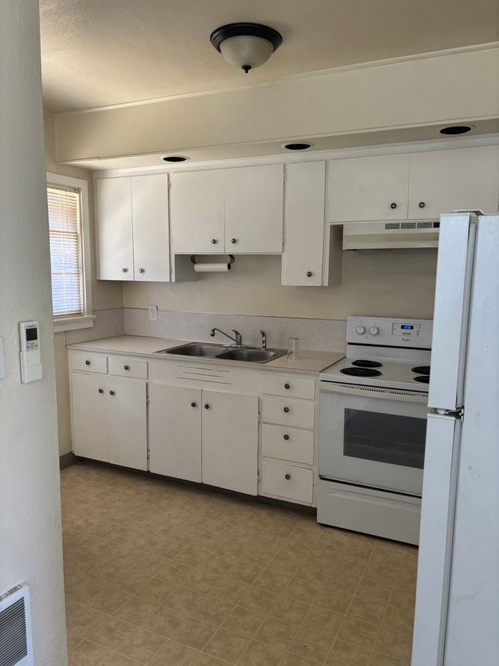 2811 Grand Blvd - Photo 6 of 16