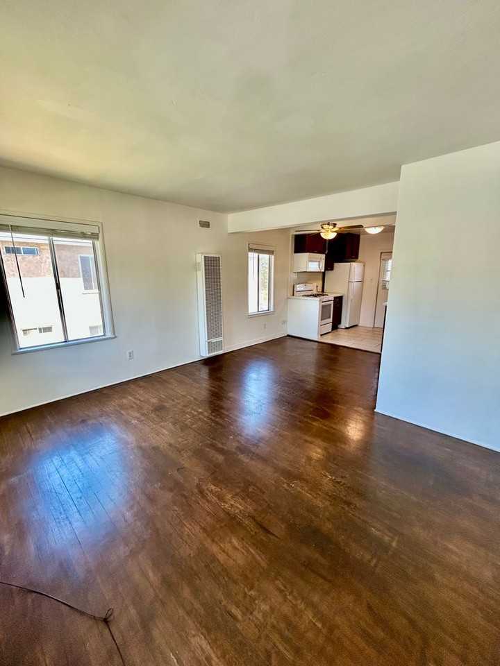 1717 Evergreen St - Photo 4 of 14