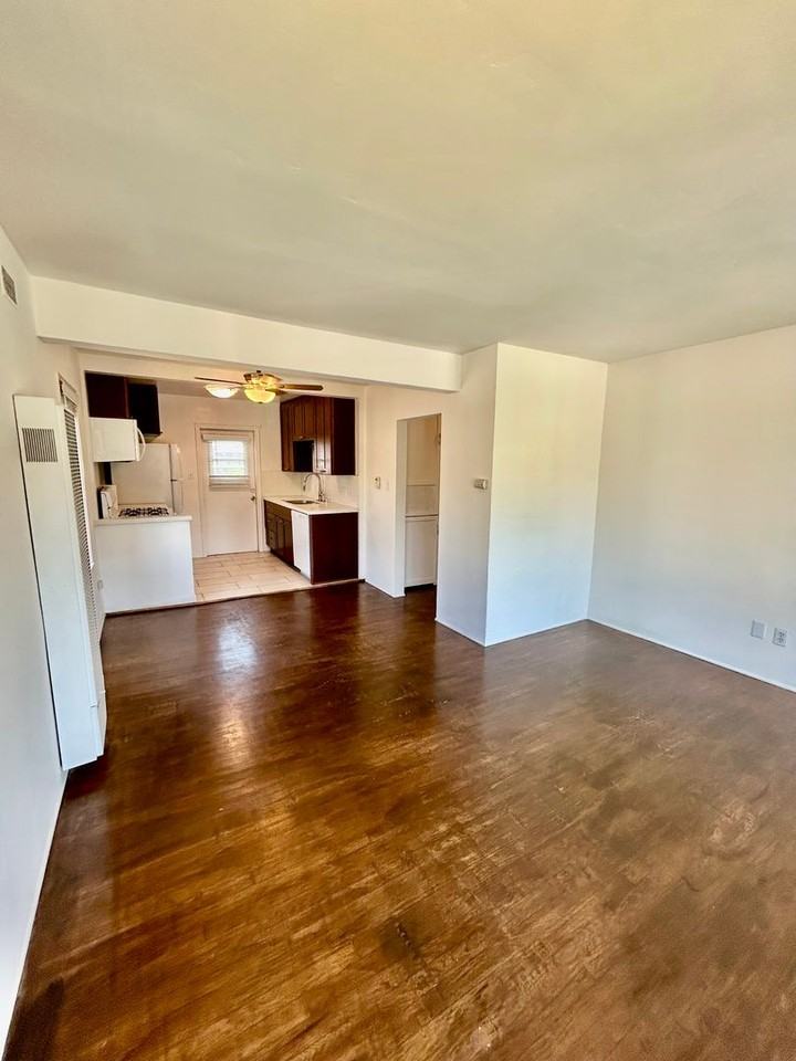 1717 Evergreen St - Photo 5 of 14