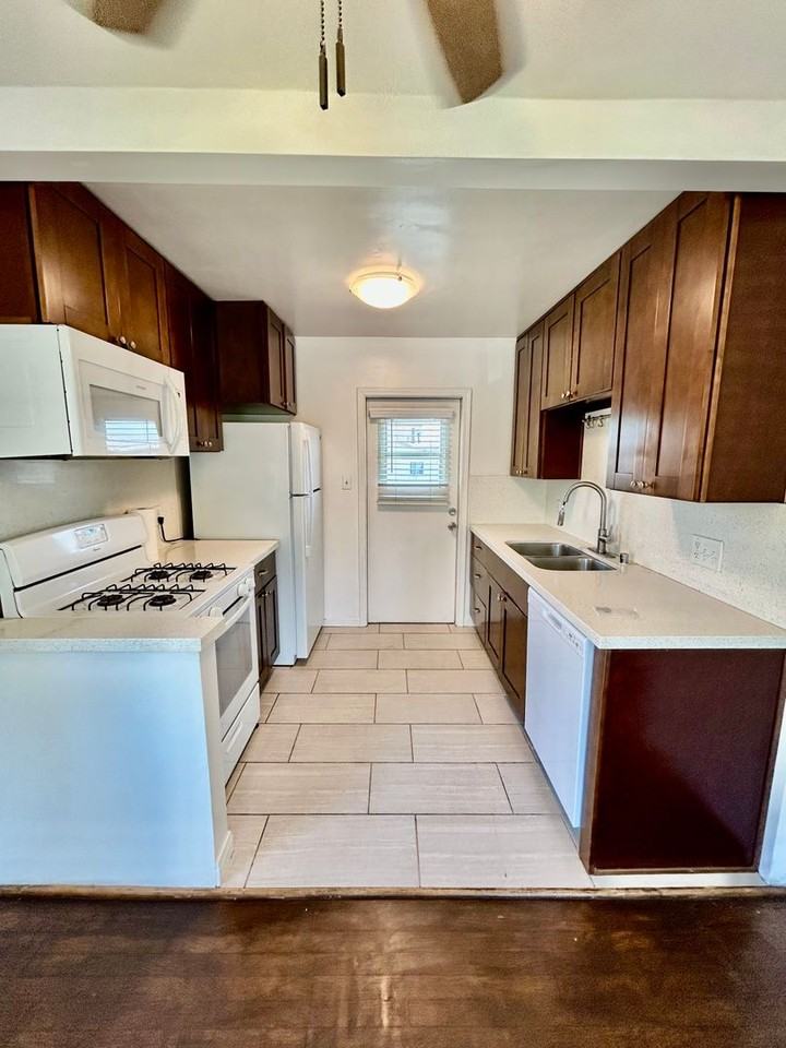 1717 Evergreen St - Photo 6 of 14