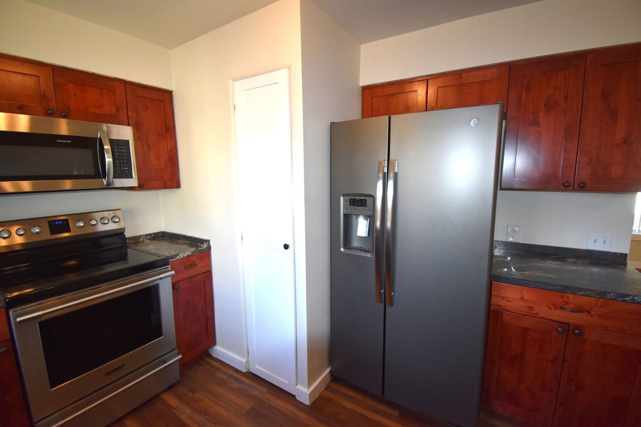 1174 1174 & 1178 Hiatt St. - Photo 3 of 12