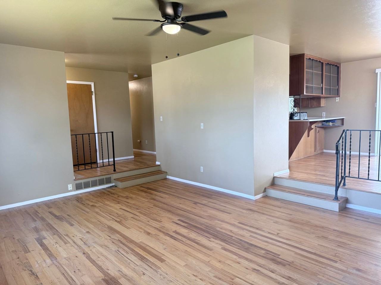1419 Prado Dr - Photo 2 of 32