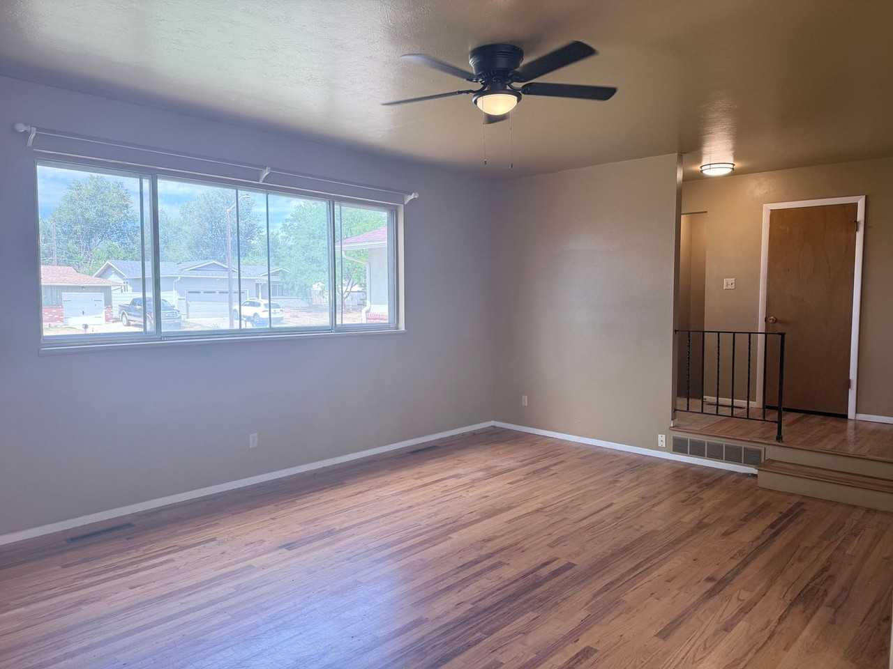 1419 Prado Dr - Photo 3 of 32