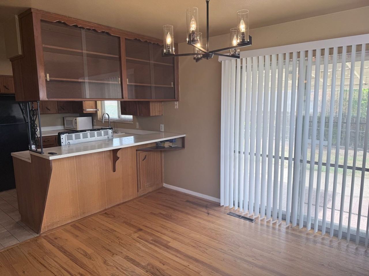 1419 Prado Dr - Photo 5 of 32