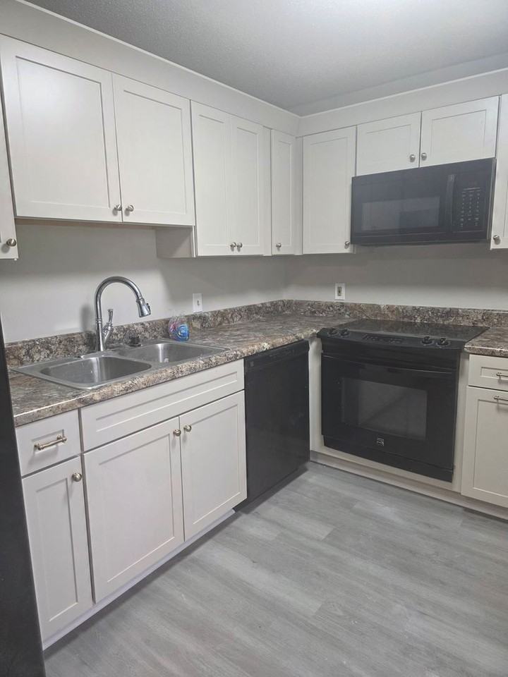 309 Westchester Rd - Photo 3 of 8