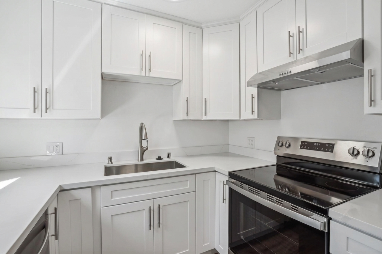 681 Bellflower Avenue - Photo 2 of 9