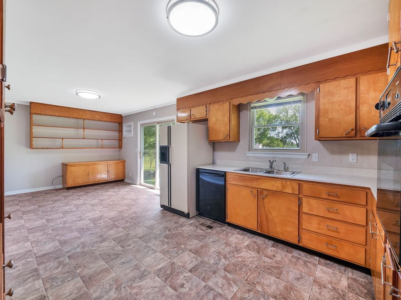 450 Bouton Dr - Photo 5 of 20