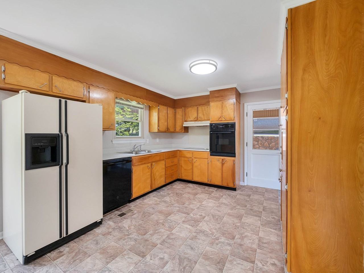 450 Bouton Dr - Photo 6 of 20
