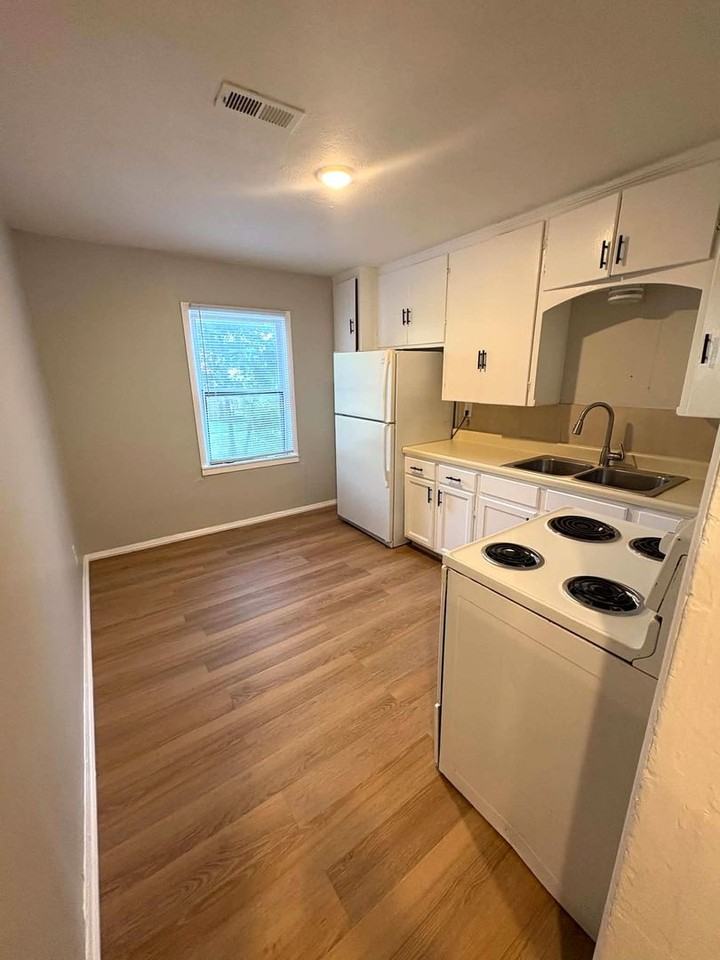 1615 N Holyoke Ave - Photo 3 of 9