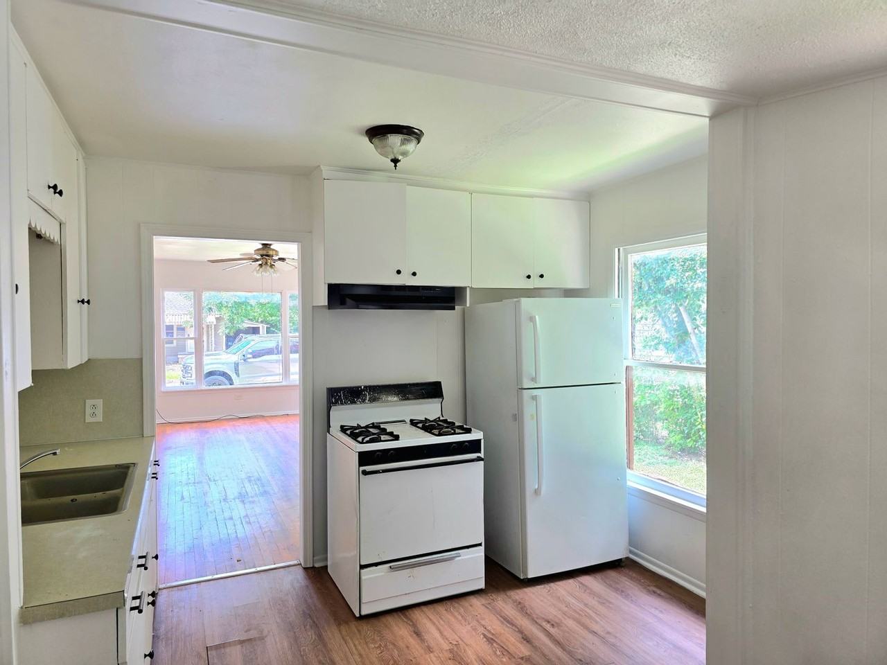 3612 Pine Ave - Photo 2 of 6