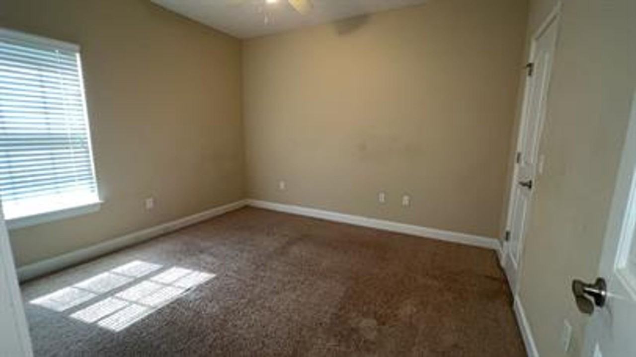 241 Miller St Ne - Photo 6 of 21