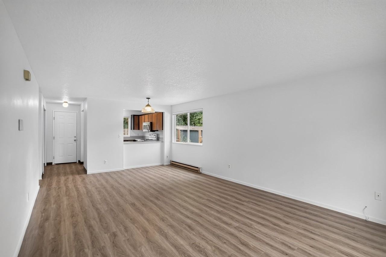 2114 A St #4 - Photo 3 of 13