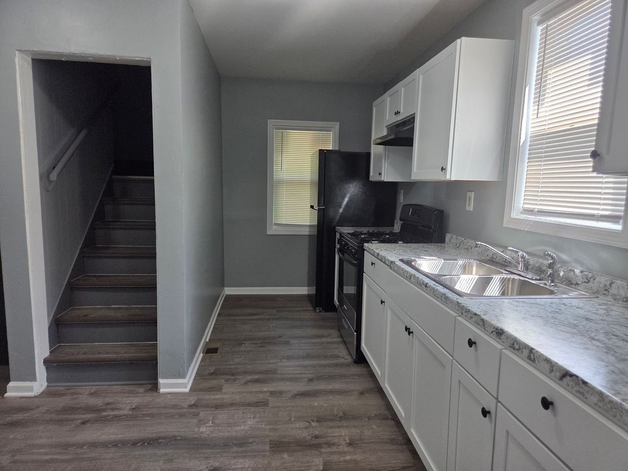 2806 Ne Madison Ave - Photo 3 of 8